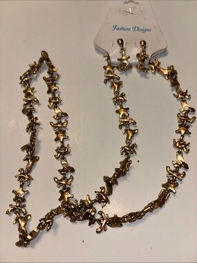 Unique VTG Goldtone Link Necklace w Horse Sheriff badge guns and Earring Set